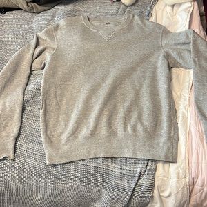 Uniqlo gray sweater size medium, great condition